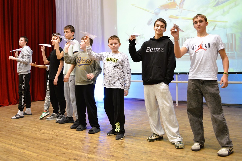 Под девизом "Буду Родине служить!"