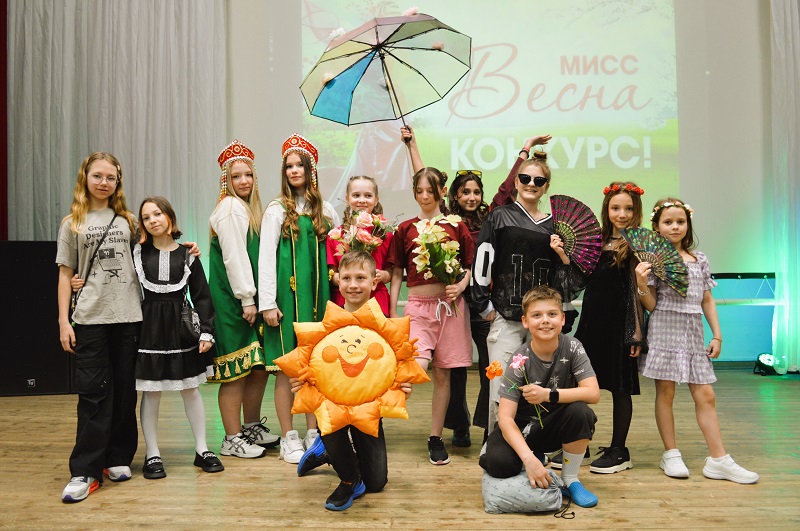 Конкурсная программа для девочек "Весна красна".